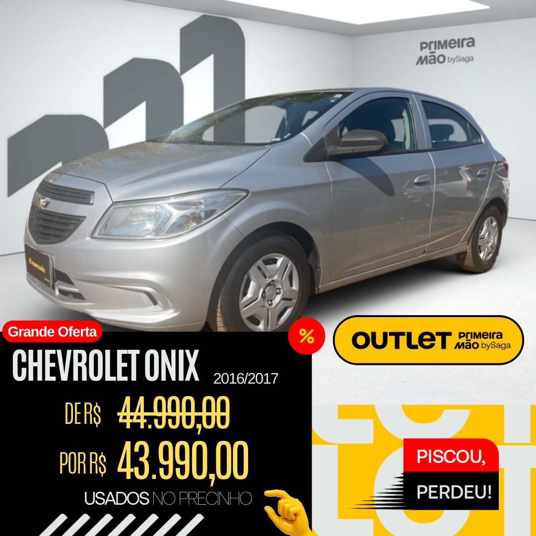 Mulher sorridente segurando a chave de um carro, sentada no banco do motorista. Frase do banner: Anunciou, vendeu. Mais de 1 milhão de visitas por mês.